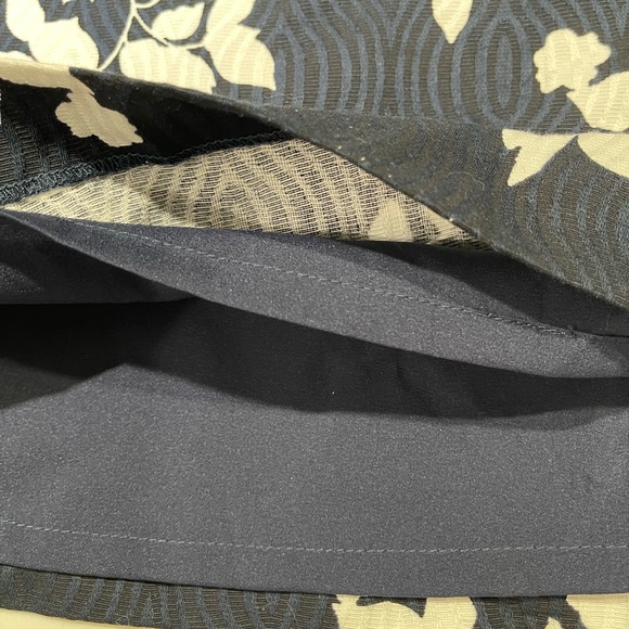 TALBOTS Skirt, straight, navy with white flowers, Size 16 - Picture 5 of 5